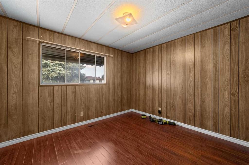4911 54 Avenue, Viking, AB