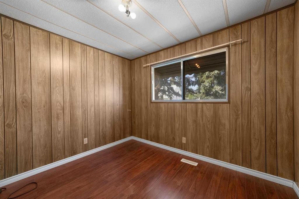 4911 54 Avenue, Viking, AB