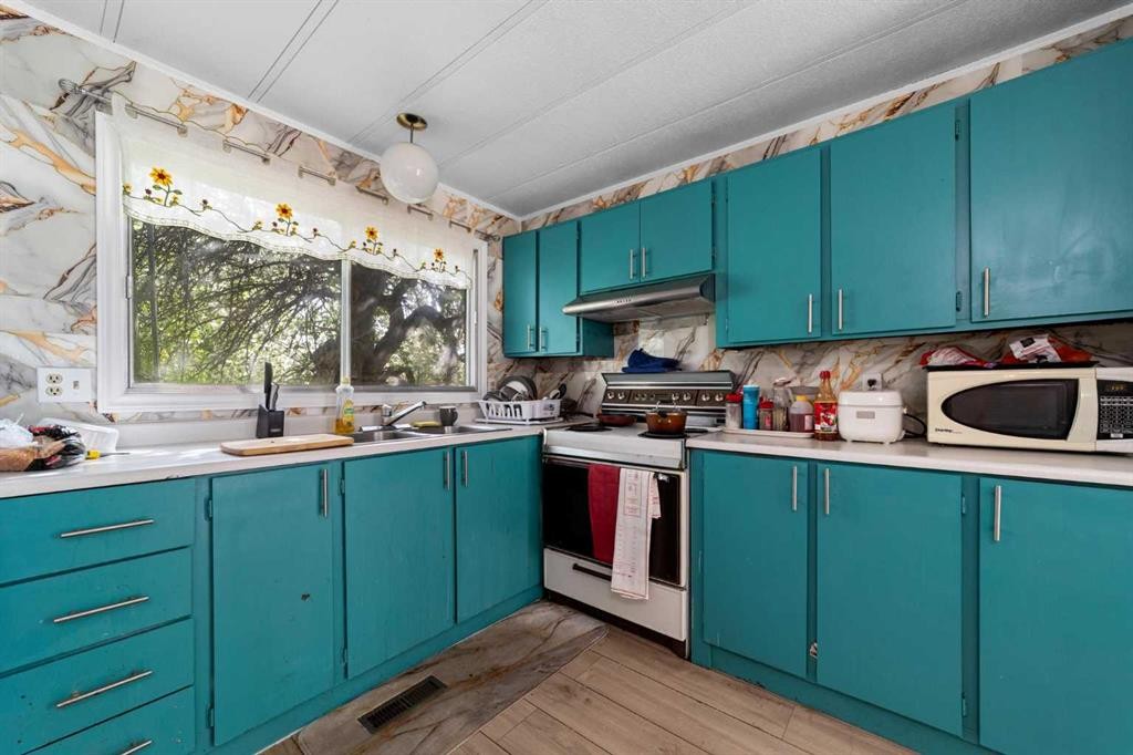 4911 54 Avenue, Viking, AB