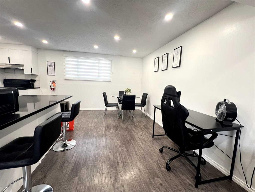 560 Northmount Drive Nw, Calgary, AB - Indoor