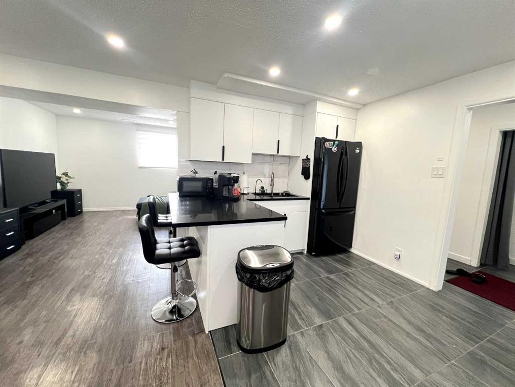 560 Northmount Drive Nw, Calgary, AB - Indoor