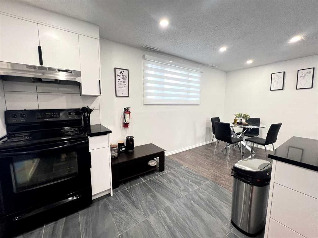 560 Northmount Drive Nw, Calgary, AB - Indoor