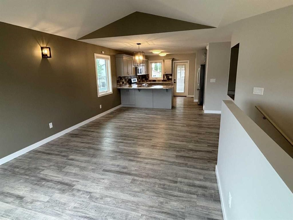 727 Cypress Lane, Springbrook, AB