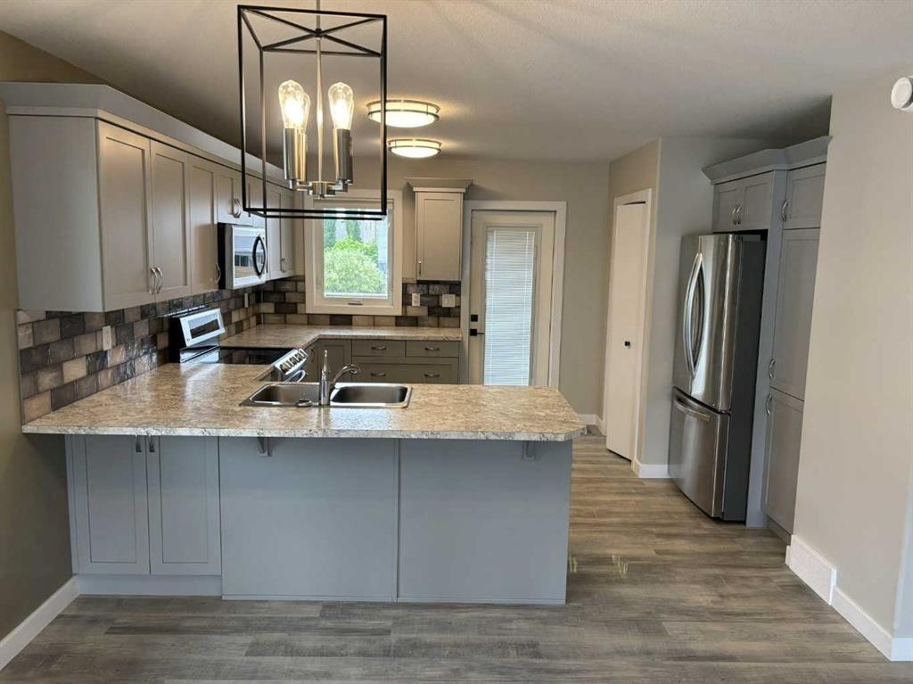 727 Cypress Lane, Springbrook, AB