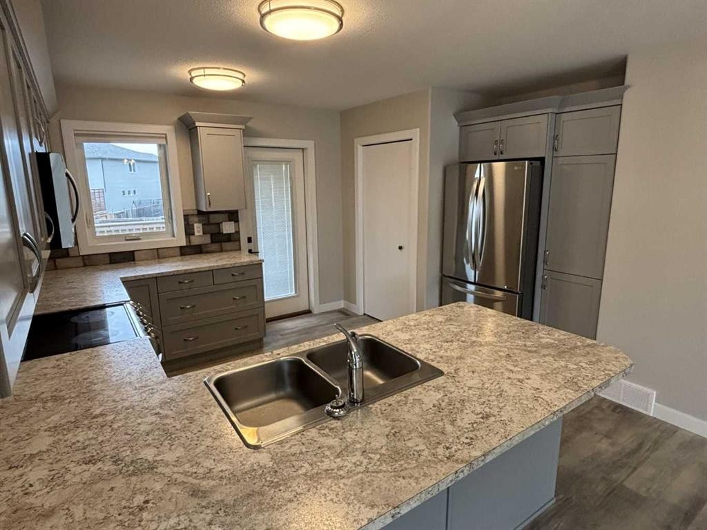 727 Cypress Lane, Springbrook, AB