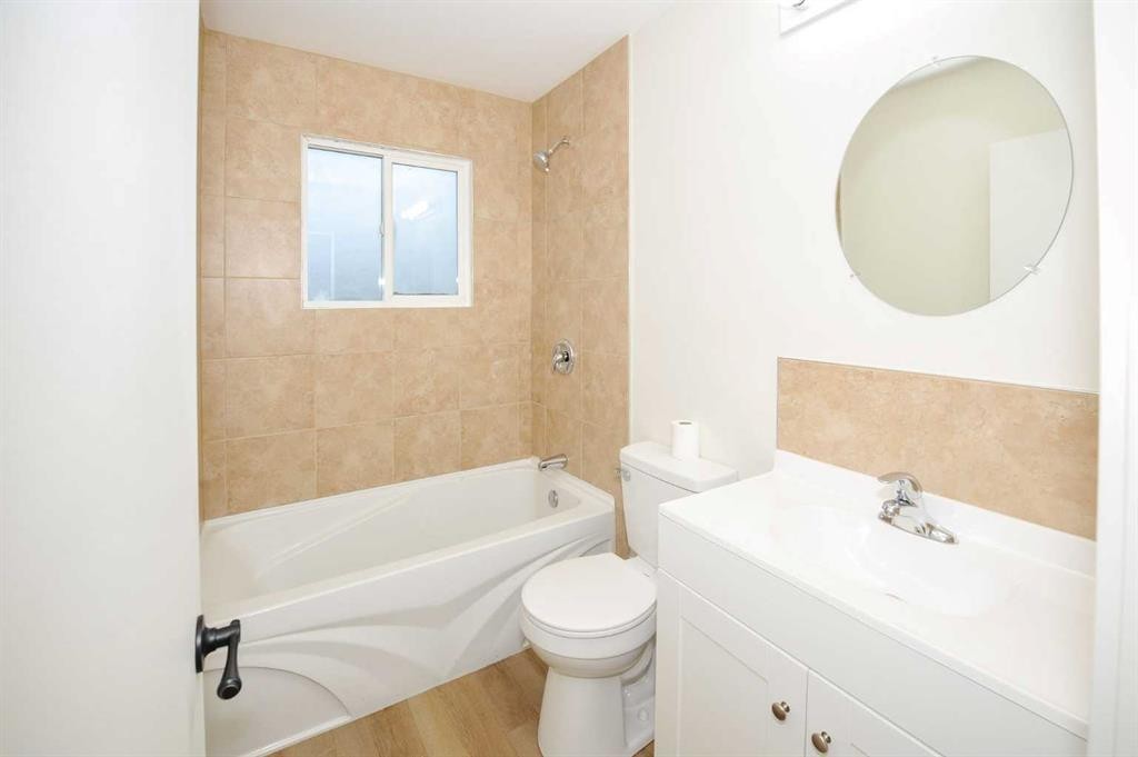 4201 50 Avenue, Camrose, AB - Indoor Photo Showing Bathroom