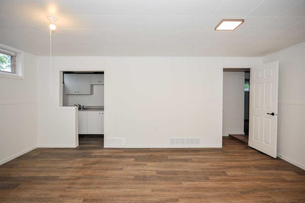 4201 50 Avenue, Camrose, AB - Indoor Photo Showing Other Room