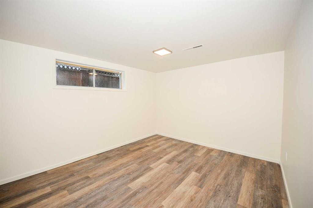4201 50 Avenue, Camrose, AB - Indoor Photo Showing Other Room