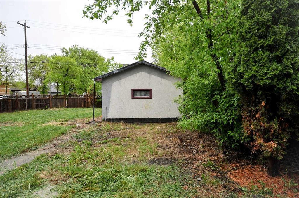 4201 50 Avenue, Camrose, AB - Outdoor