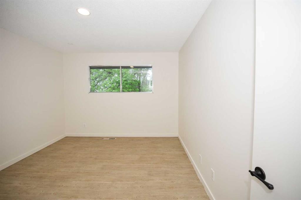 4201 50 Avenue, Camrose, AB - Indoor Photo Showing Other Room