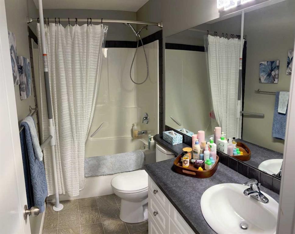 194 Webster Drive, Red Deer, AB - Indoor Photo Showing Bathroom