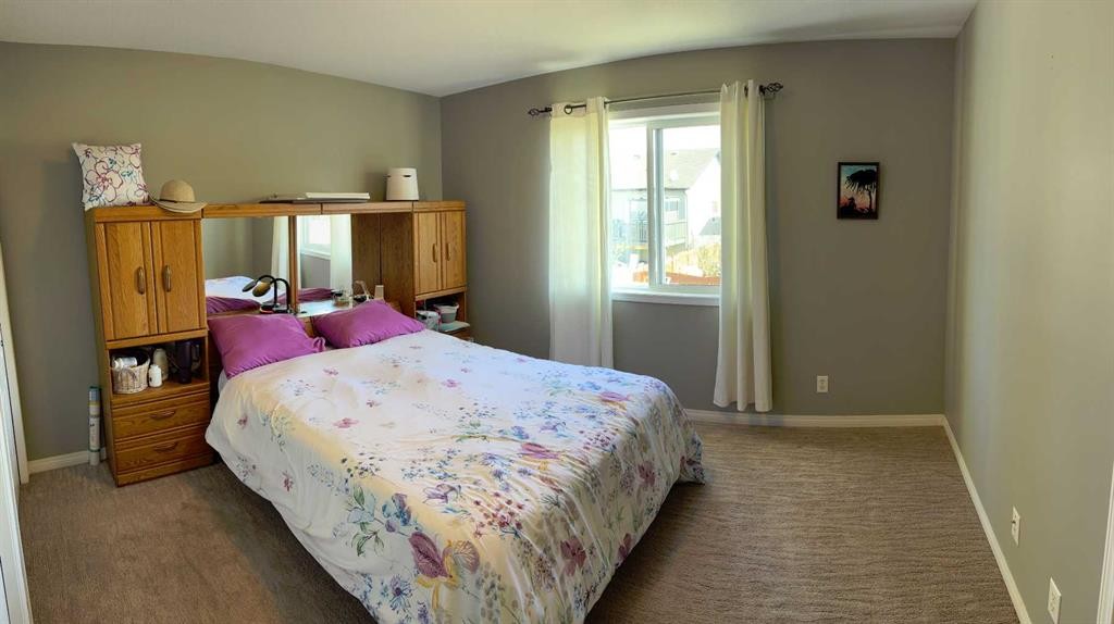 194 Webster Drive, Red Deer, AB - Indoor Photo Showing Bedroom