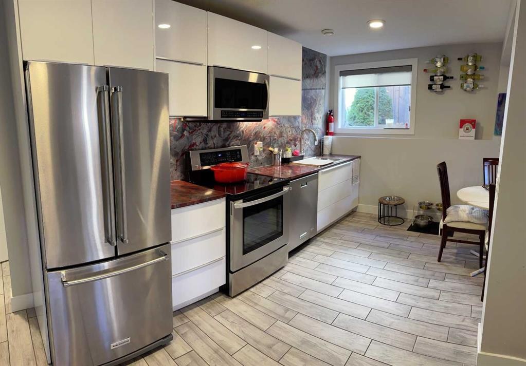 194 Webster Drive, Red Deer, AB - Indoor Photo Showing Kitchen With Stainless Steel Kitchen