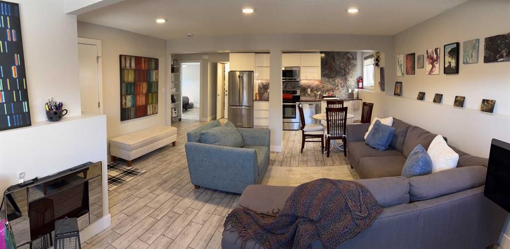 194 Webster Drive, Red Deer, AB - Indoor Photo Showing Living Room