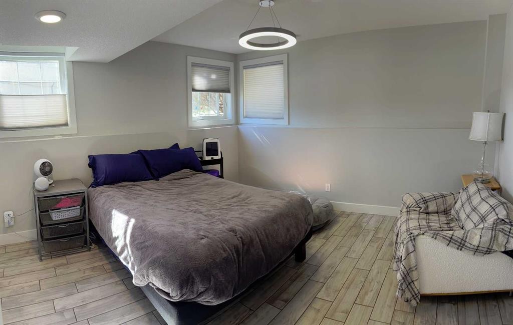 194 Webster Drive, Red Deer, AB - Indoor Photo Showing Bedroom