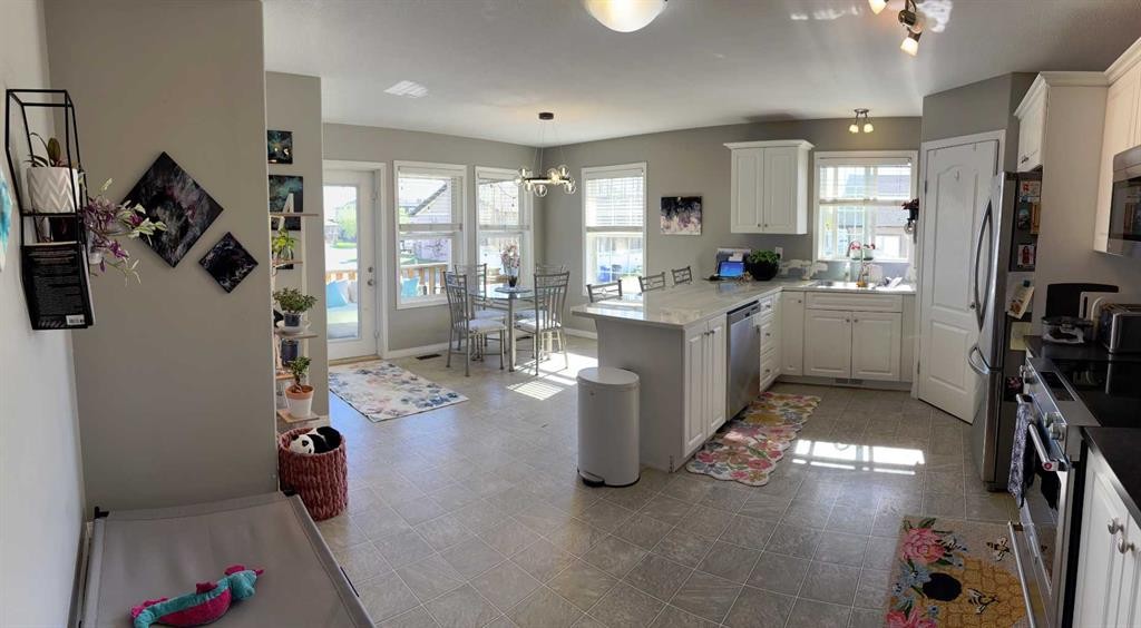 194 Webster Drive, Red Deer, AB - Indoor Photo Showing Kitchen