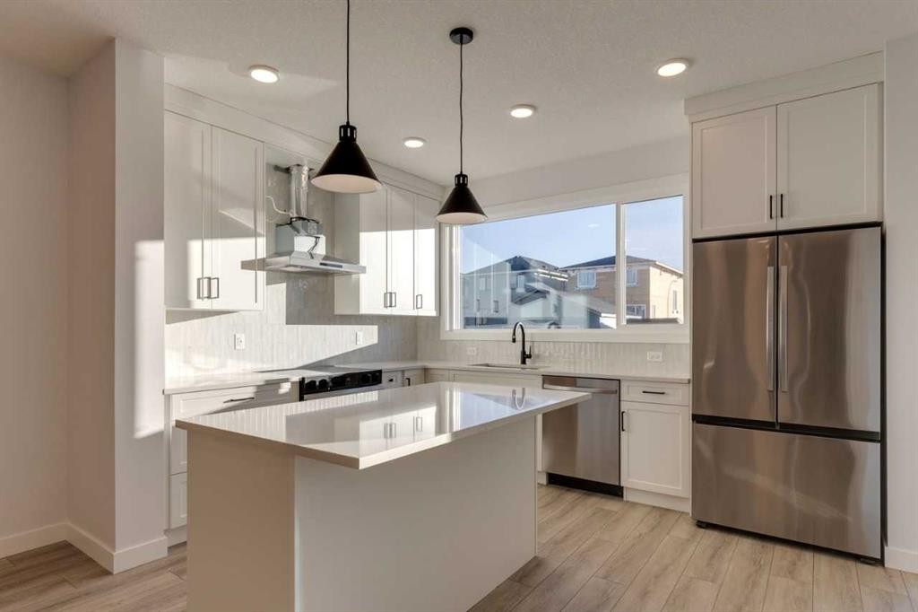 371 Fireside Drive, Cochrane, AB - Indoor Photo Showing Kitchen With Upgraded Kitchen