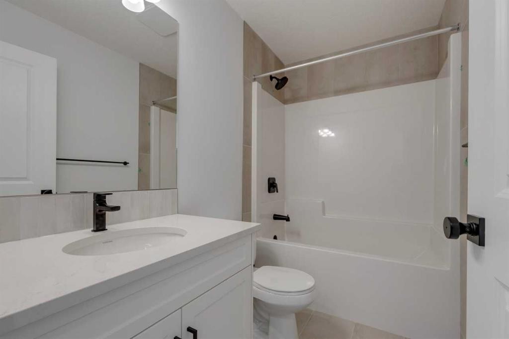 371 Fireside Drive, Cochrane, AB - Indoor Photo Showing Bathroom