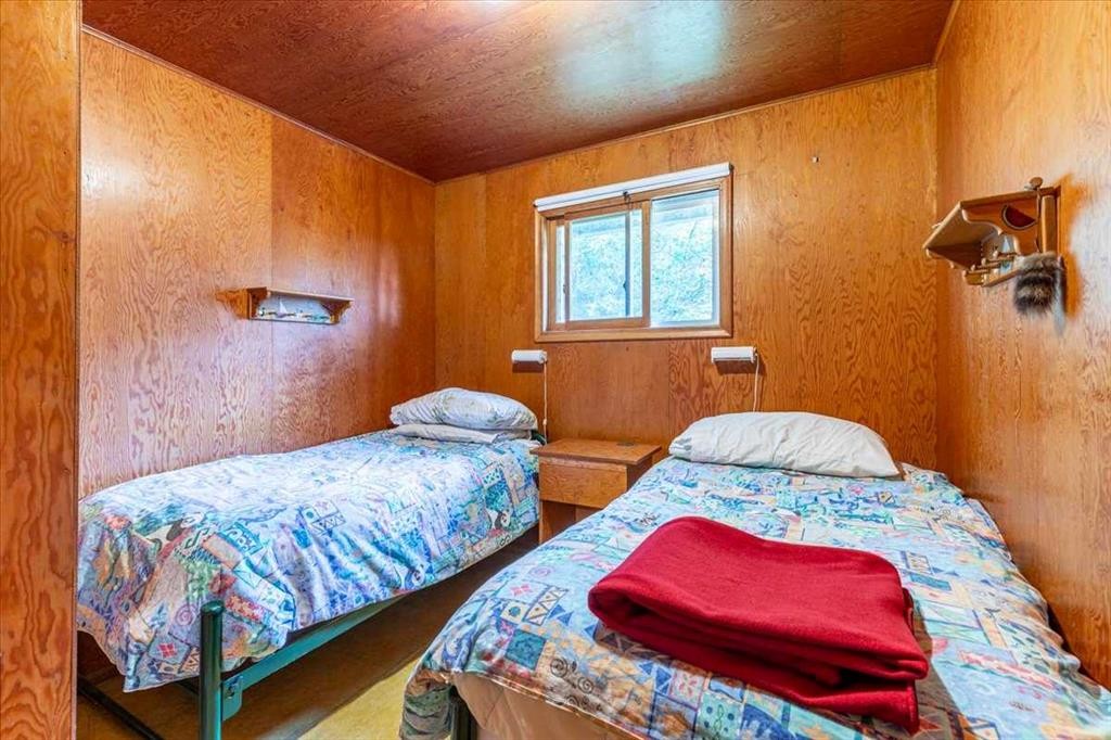 60 Beach Avenue, Itaska Beach, AB - Indoor Photo Showing Bedroom