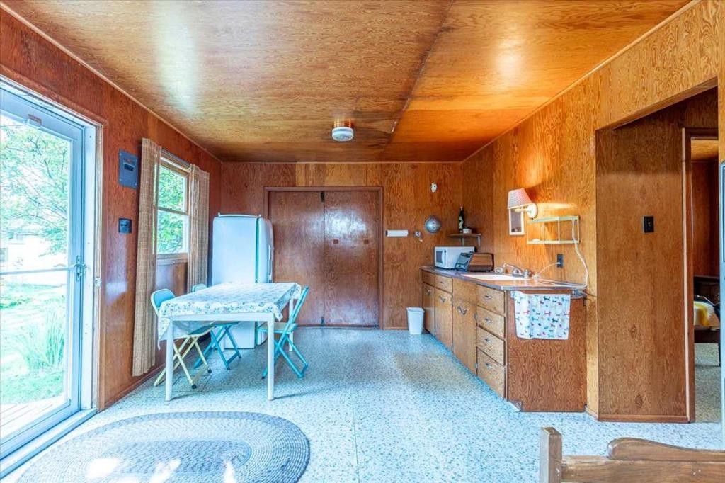 60 Beach Avenue, Itaska Beach, AB - Indoor