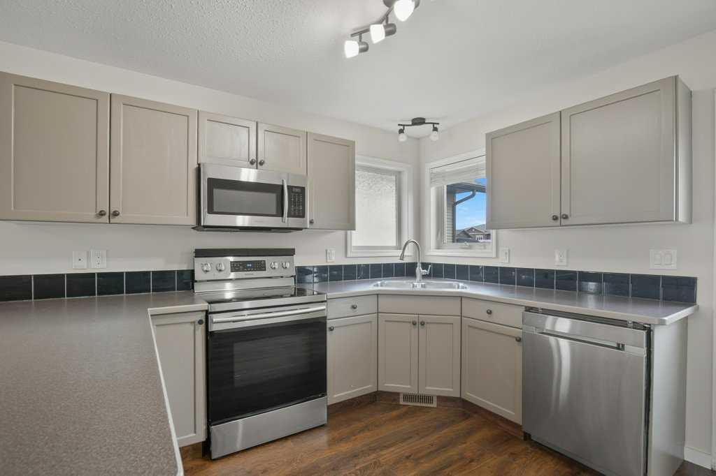 658 Red Oak Close, Springbrook, AB