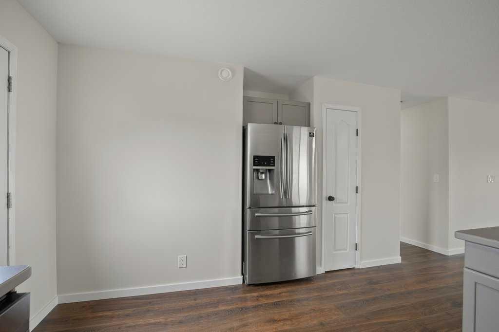 658 Red Oak Close, Springbrook, AB