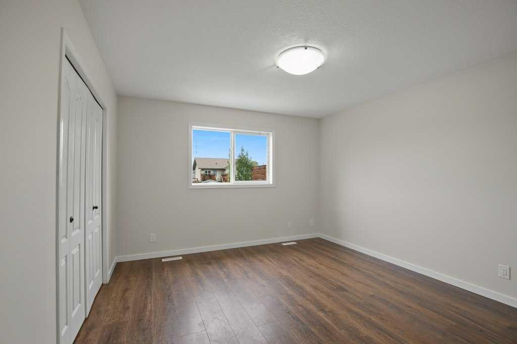 658 Red Oak Close, Springbrook, AB