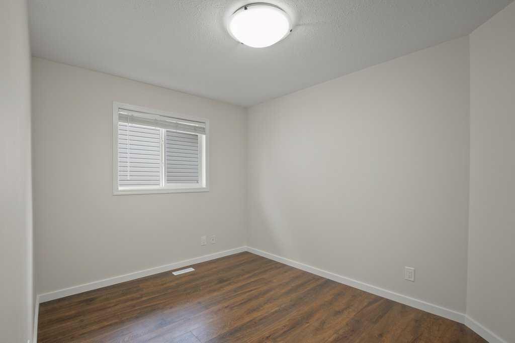 658 Red Oak Close, Springbrook, AB