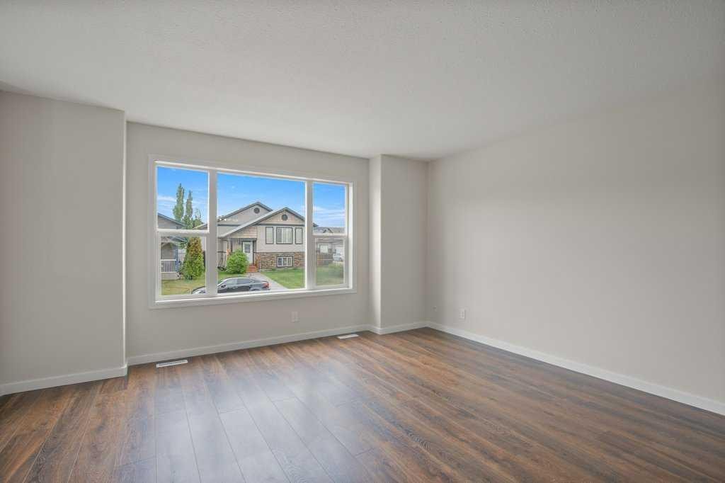 658 Red Oak Close, Springbrook, AB
