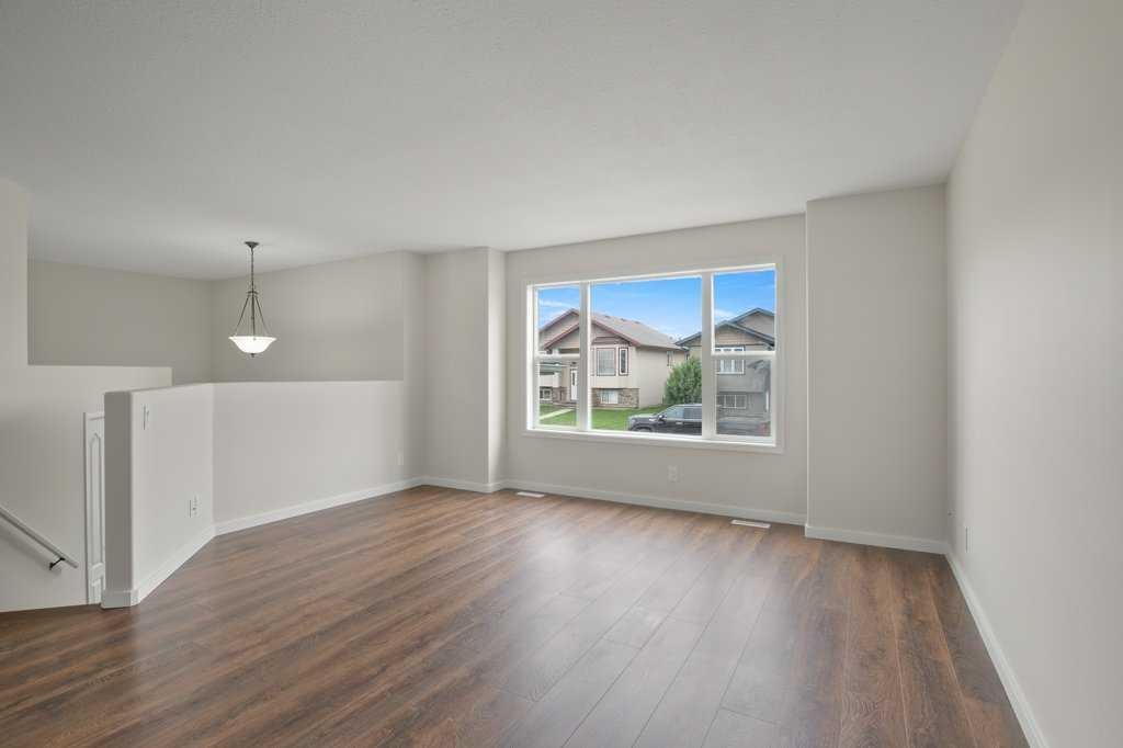 658 Red Oak Close, Springbrook, AB