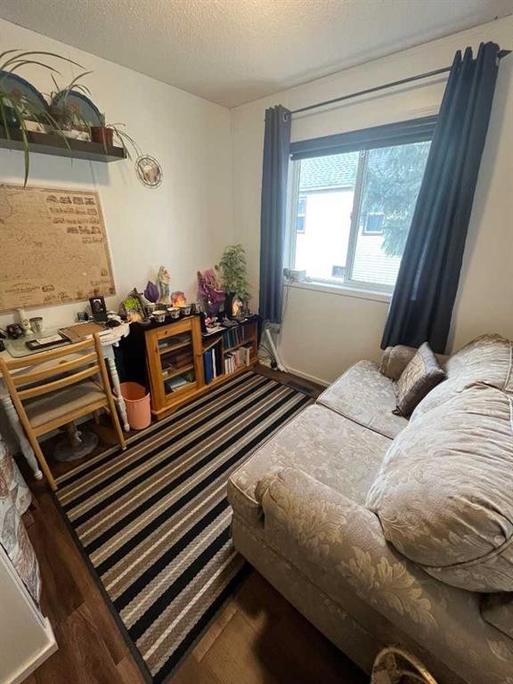 16 Main Street, Edberg, AB - Indoor Photo Showing Bedroom