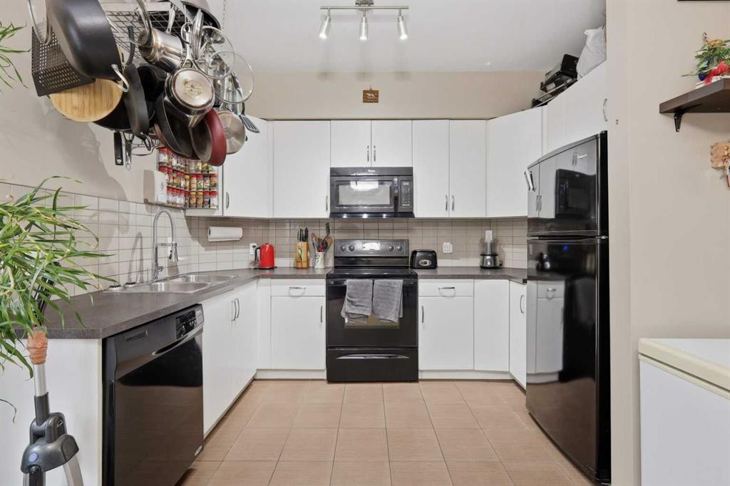 3 Greenhouse Place, Red Deer, AB