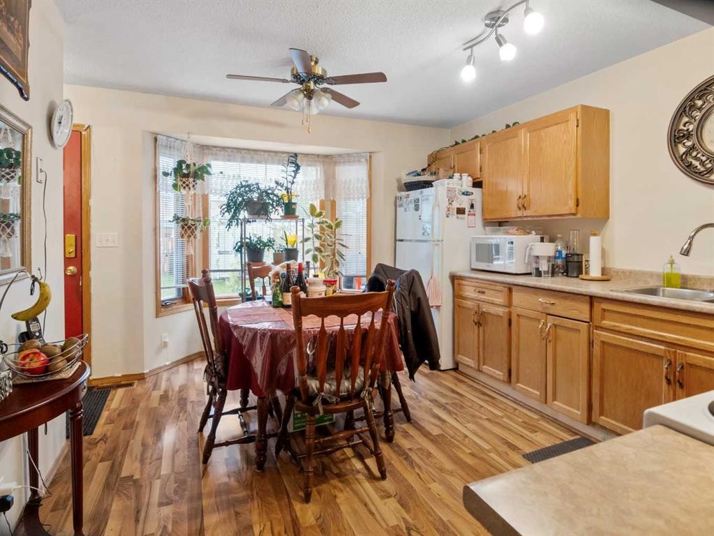 21 Dixon Crescent, Red Deer, AB