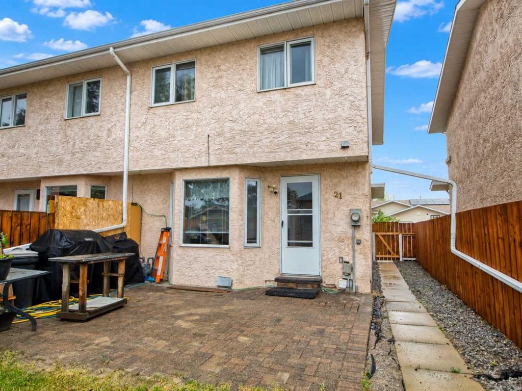 21 Dixon Crescent, Red Deer, AB