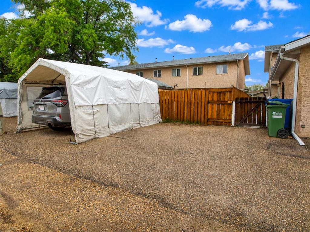 21 Dixon Crescent, Red Deer, AB