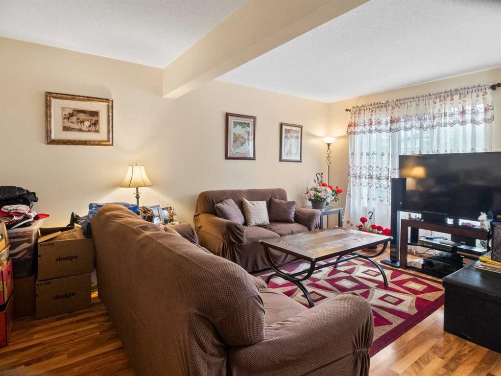 21 Dixon Crescent, Red Deer, AB