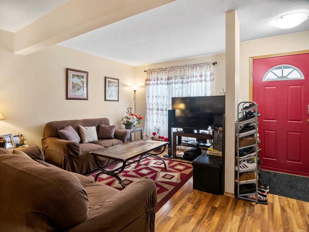 21 Dixon Crescent, Red Deer, AB