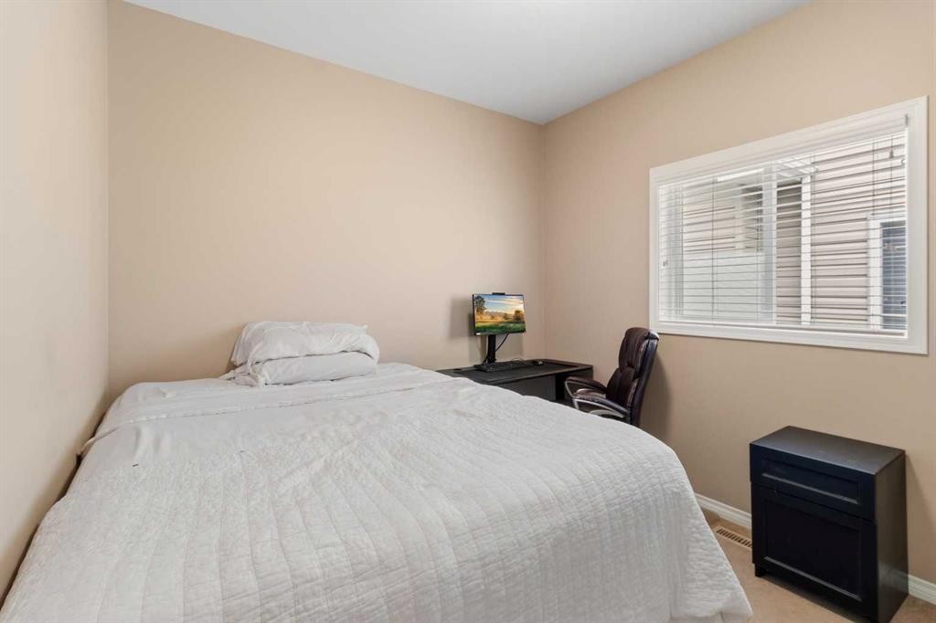 22 Rogers Road, Sylvan Lake, AB