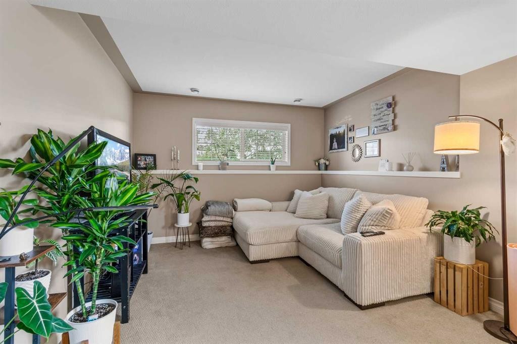 22 Rogers Road, Sylvan Lake, AB