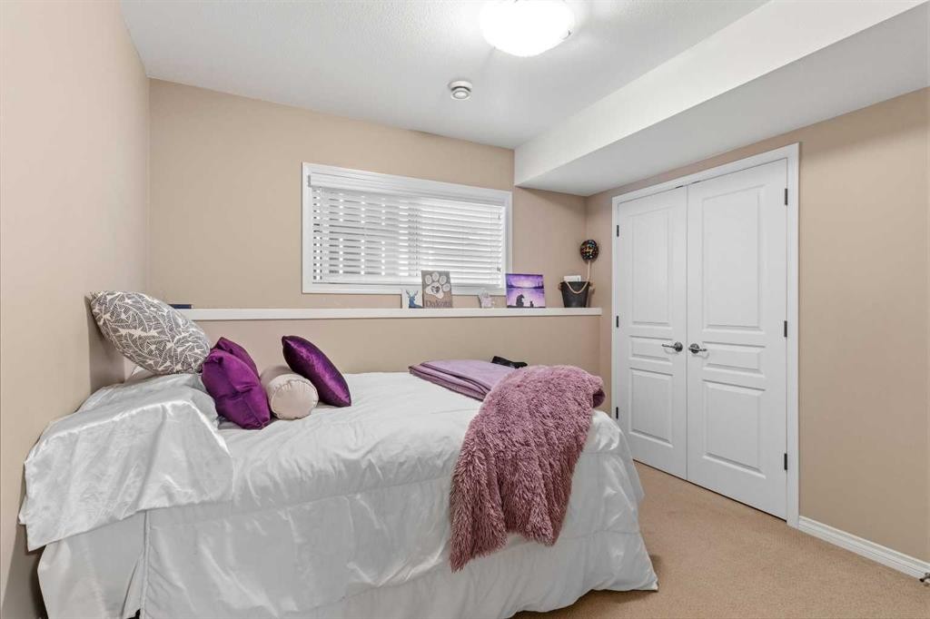 22 Rogers Road, Sylvan Lake, AB