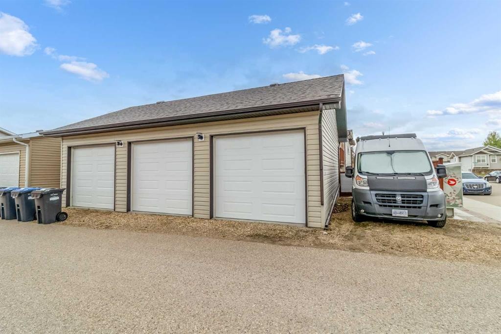 22 Rogers Road, Sylvan Lake, AB