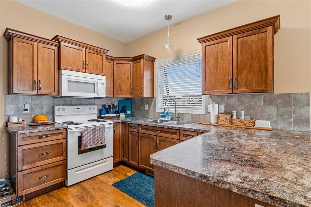 22 Rogers Road, Sylvan Lake, AB