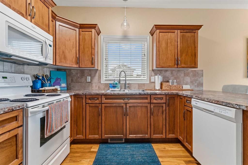 22 Rogers Road, Sylvan Lake, AB