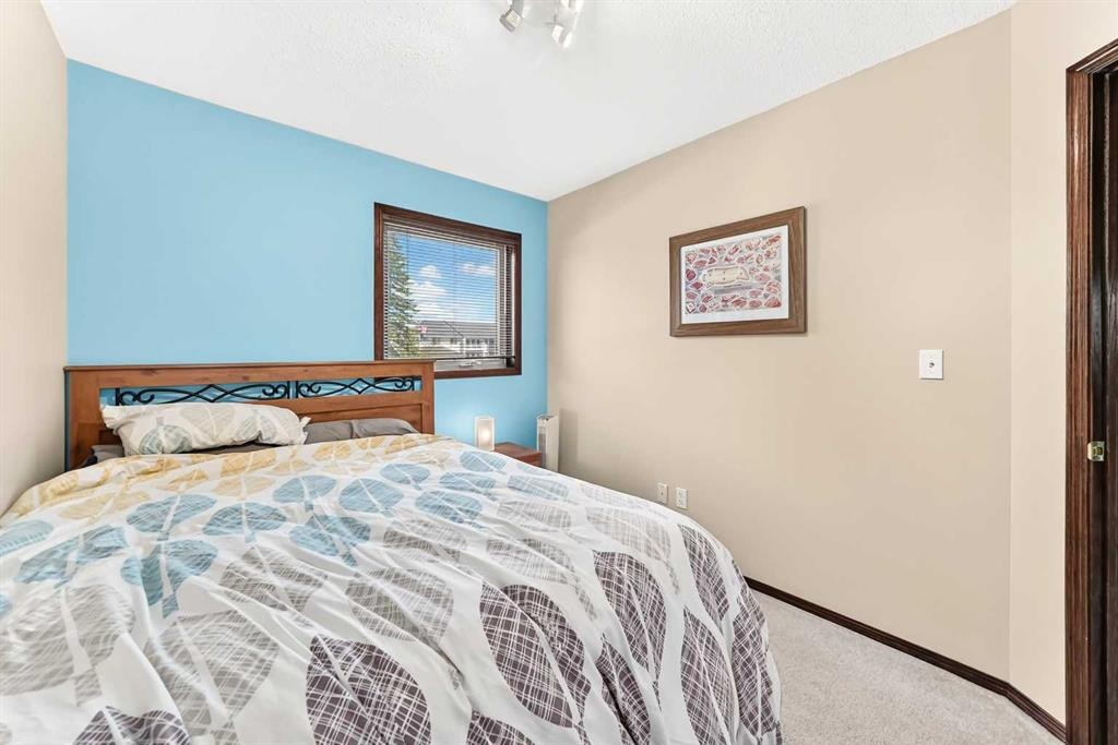 21 Amer Close, Red Deer, AB