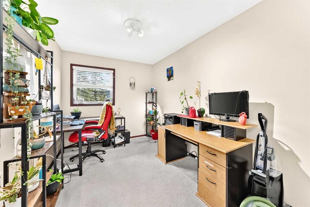 21 Amer Close, Red Deer, AB