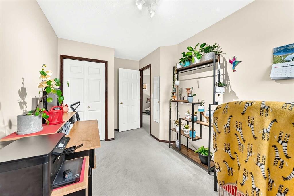 21 Amer Close, Red Deer, AB