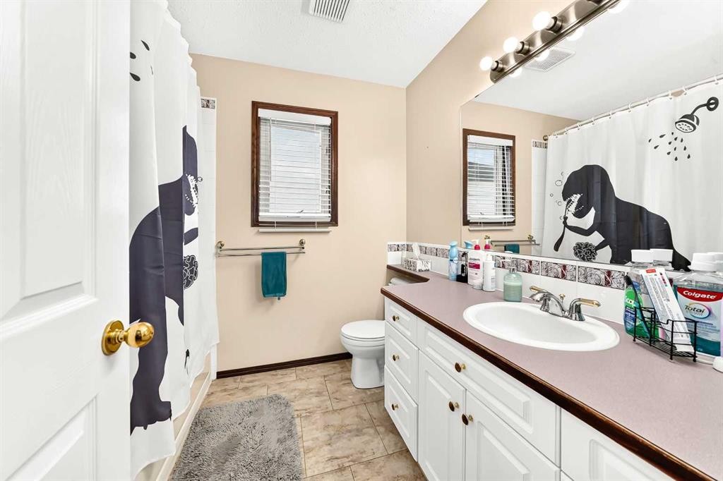 21 Amer Close, Red Deer, AB