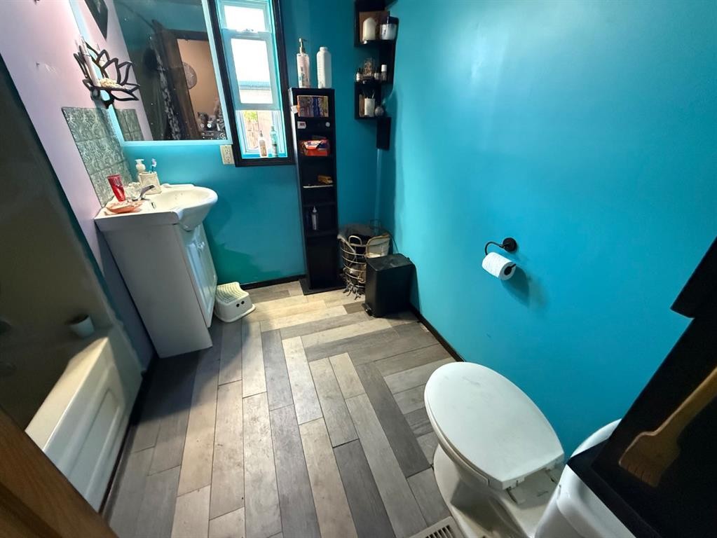 4724 45 Avenue, Alix, AB