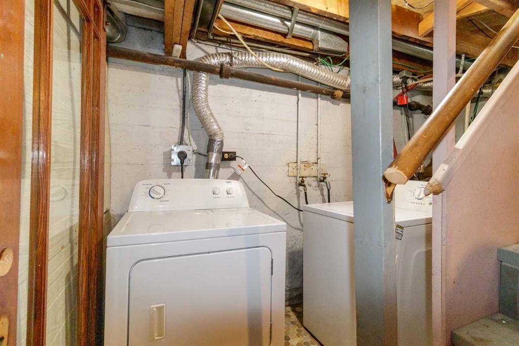 4732 52 Street, Sylvan Lake, AB - Indoor Photo Showing Laundry Room