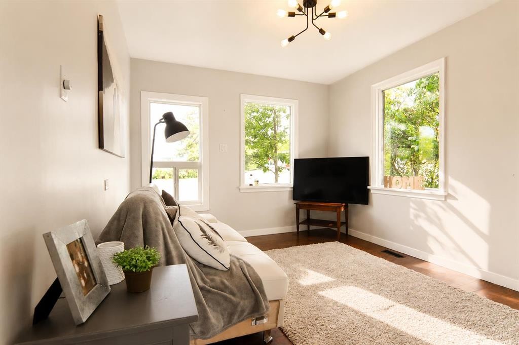 4732 52 Street, Sylvan Lake, AB - Indoor